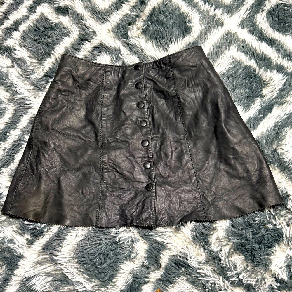 Cuir Du Monde Black Leather Front Snap Raw Edge Mini VINTAGE Skirt Size 4 EUC